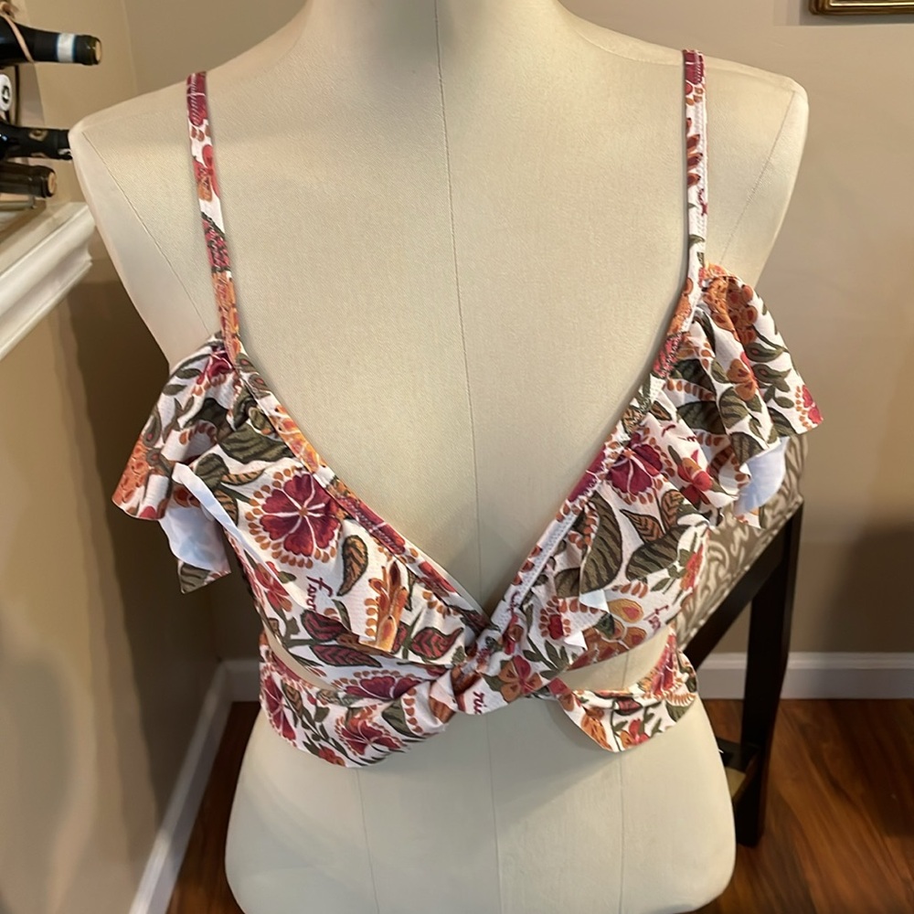 Floral Ruffle Bikini Set from Farm Rio - Picture 4 of 13